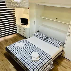 https://la-vacanzella-al-gesu-nuovo.hotels-amalfi.com
